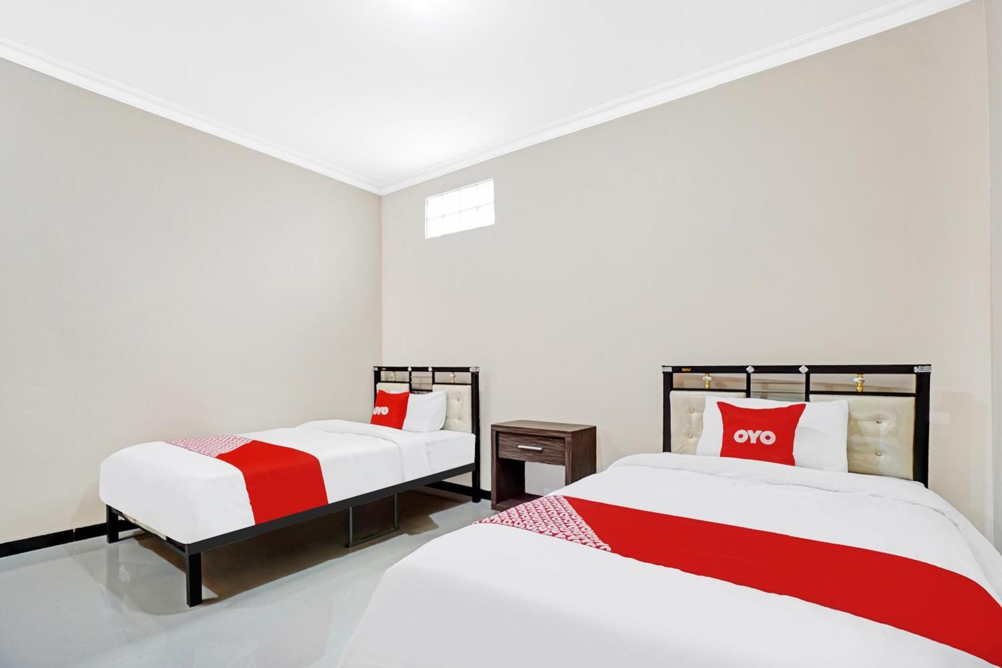 Avisha Guest House Syariah Malang Exterior photo