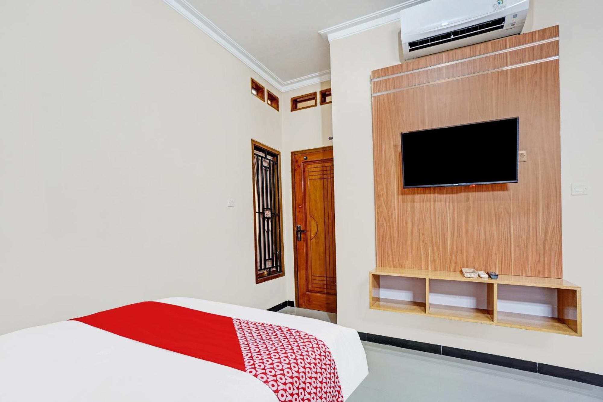 Avisha Guest House Syariah Malang Exterior photo