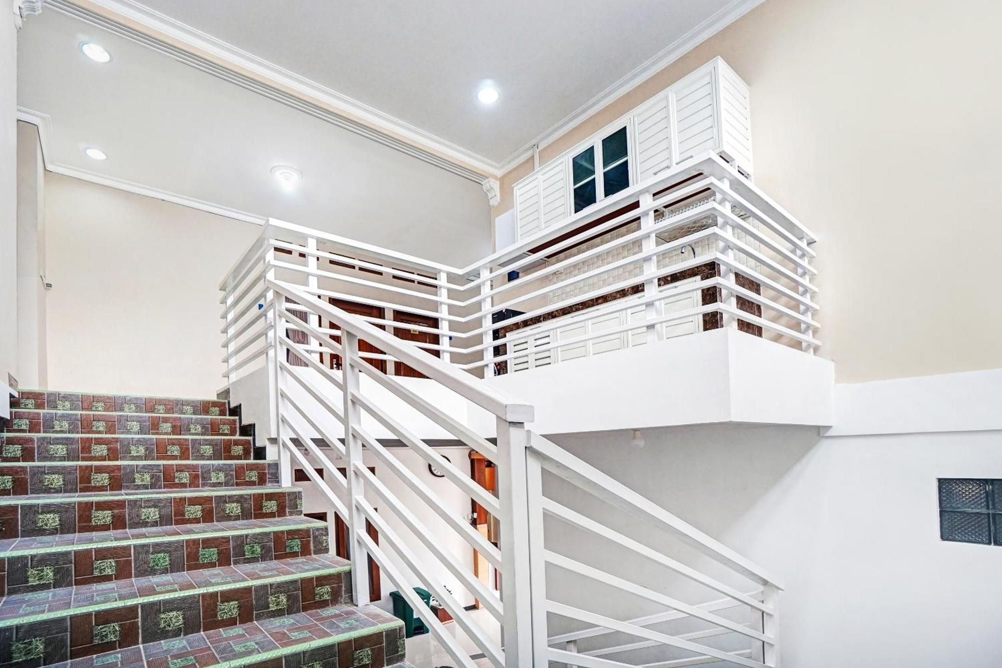 Avisha Guest House Syariah Malang Exterior photo