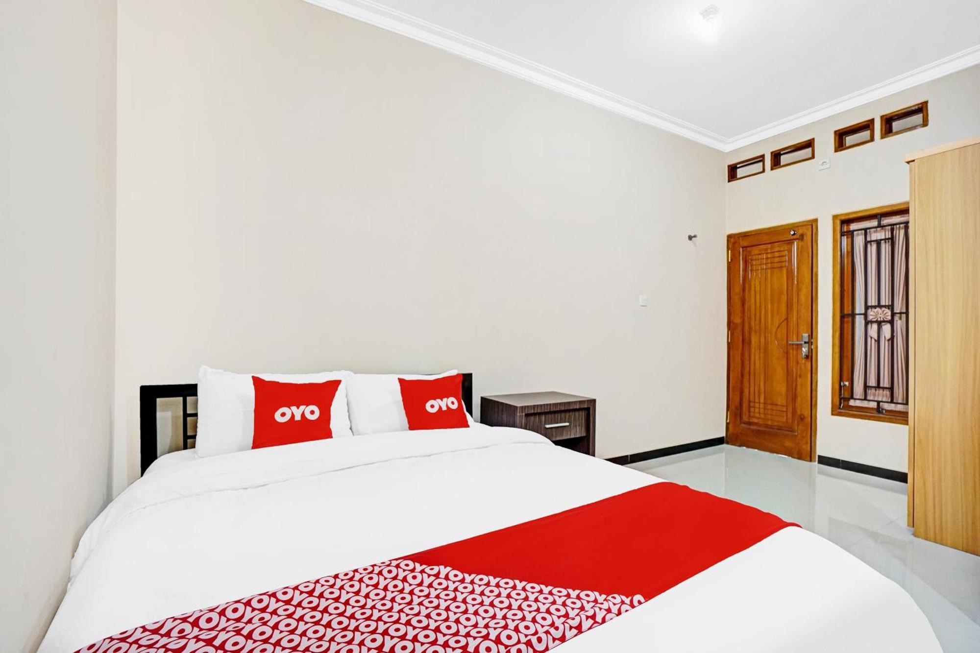 Avisha Guest House Syariah Malang Exterior photo
