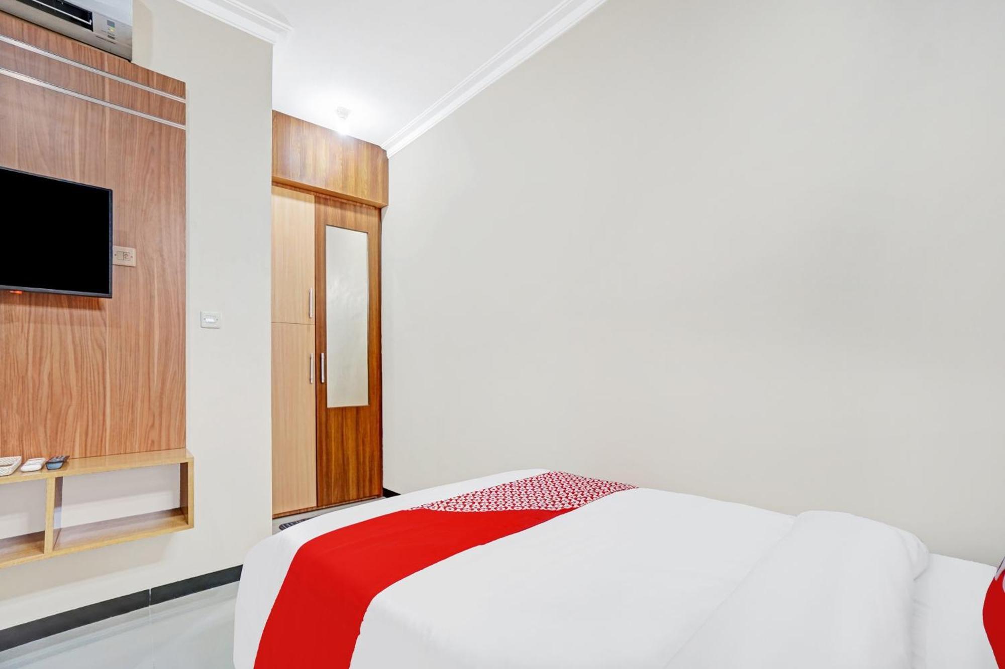 Avisha Guest House Syariah Malang Exterior photo
